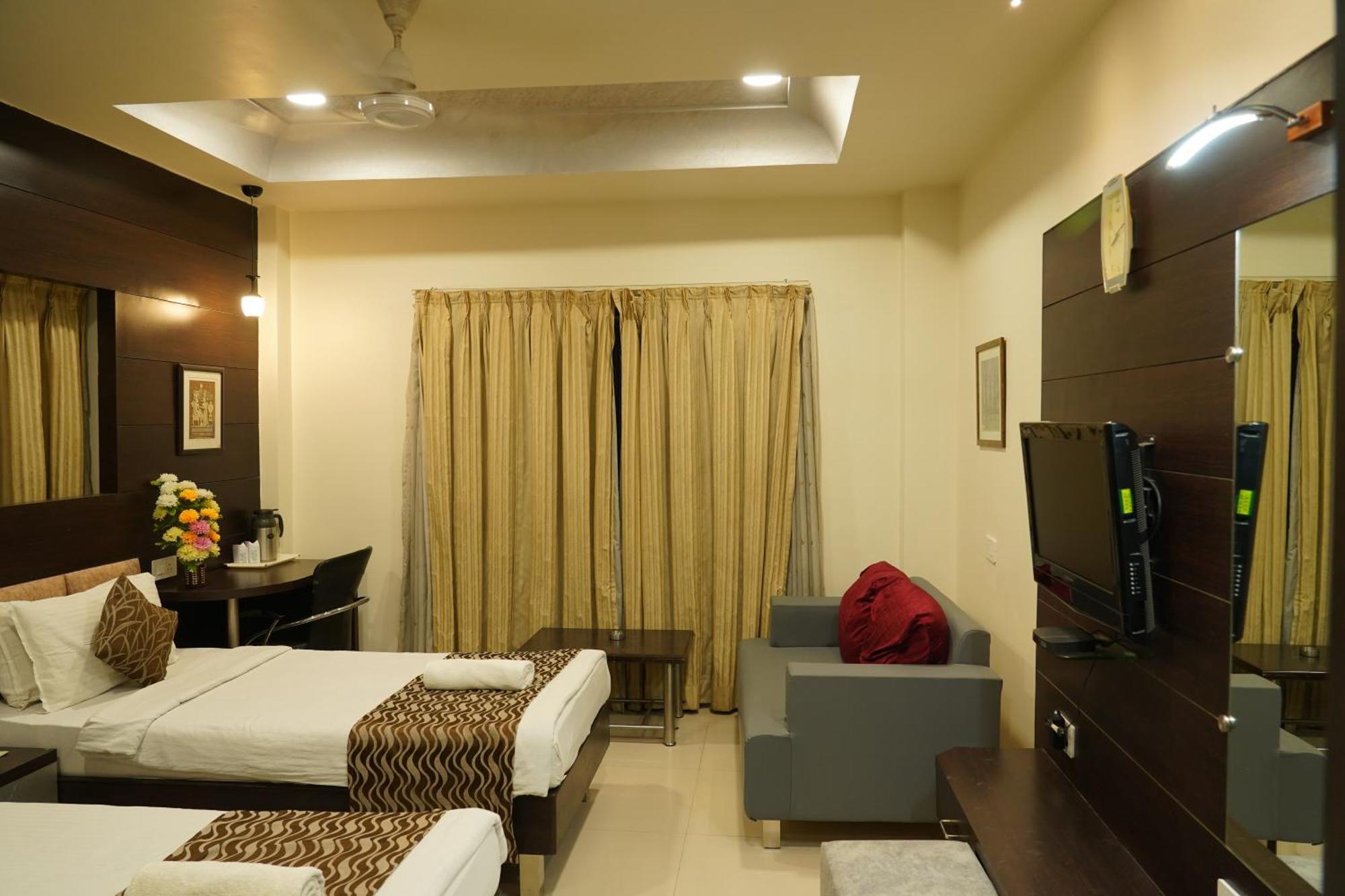 Marshall The Grand Hotel Ahmedabad Luaran gambar