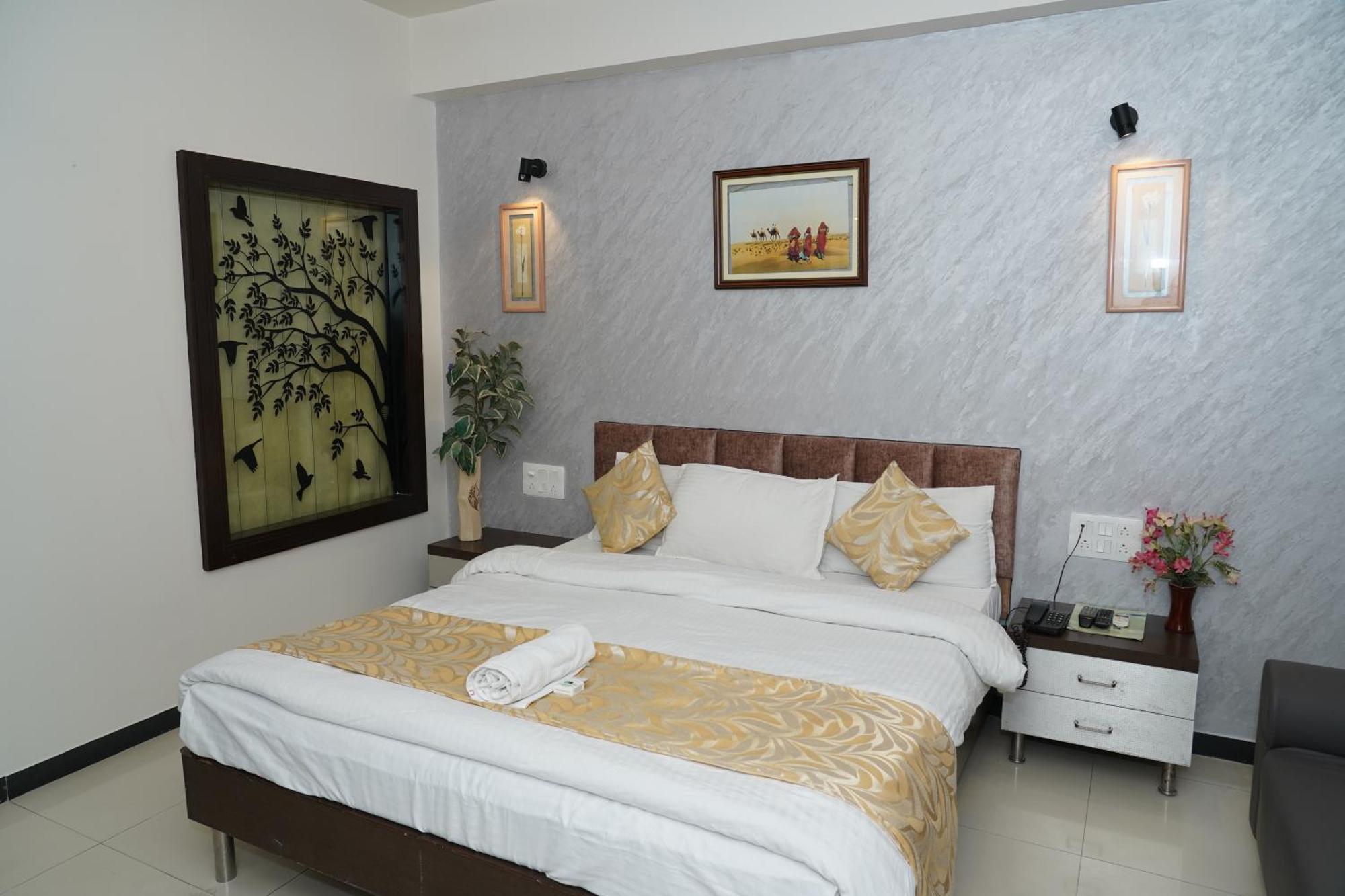 Marshall The Grand Hotel Ahmedabad Luaran gambar