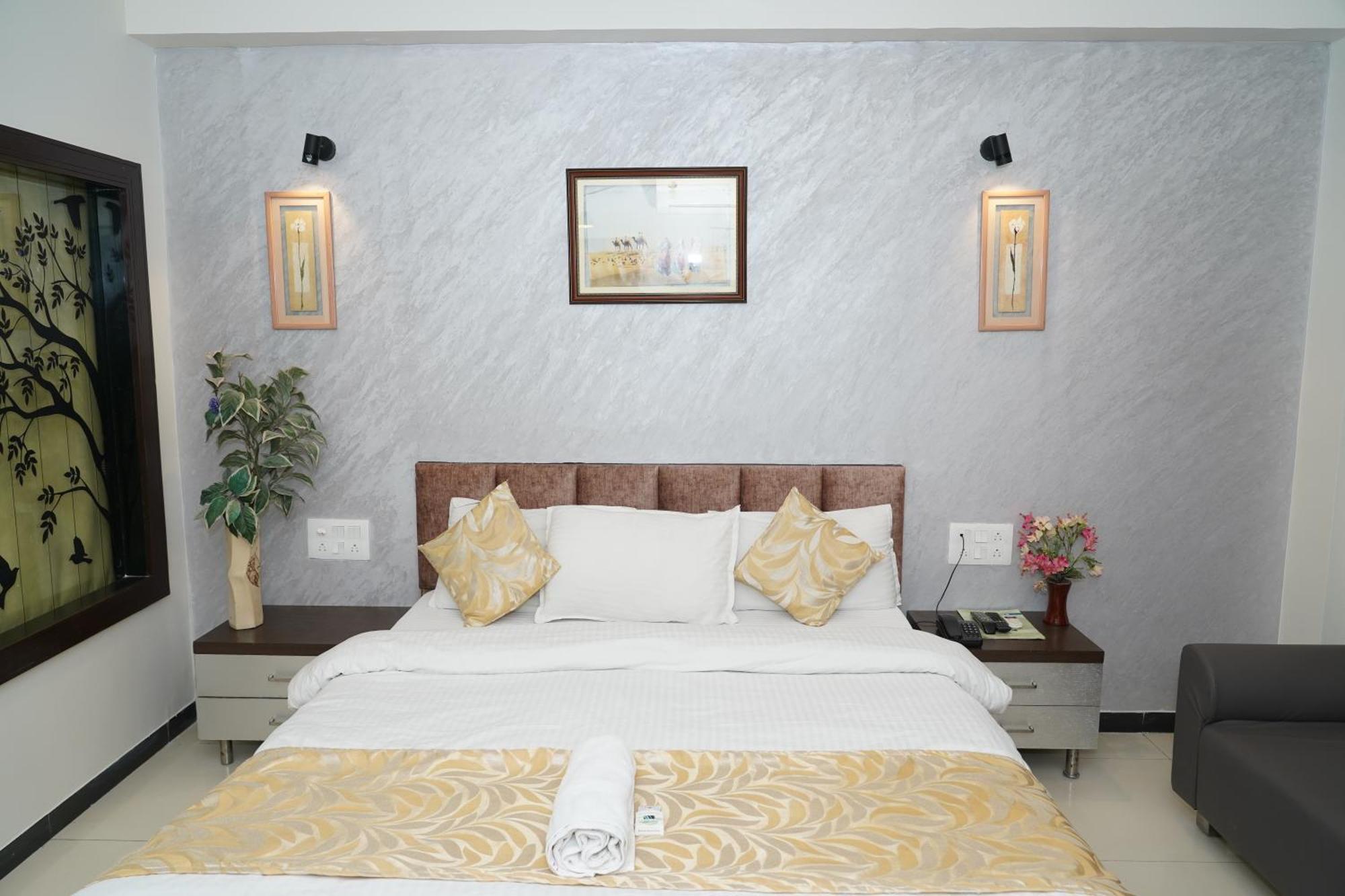 Marshall The Grand Hotel Ahmedabad Luaran gambar