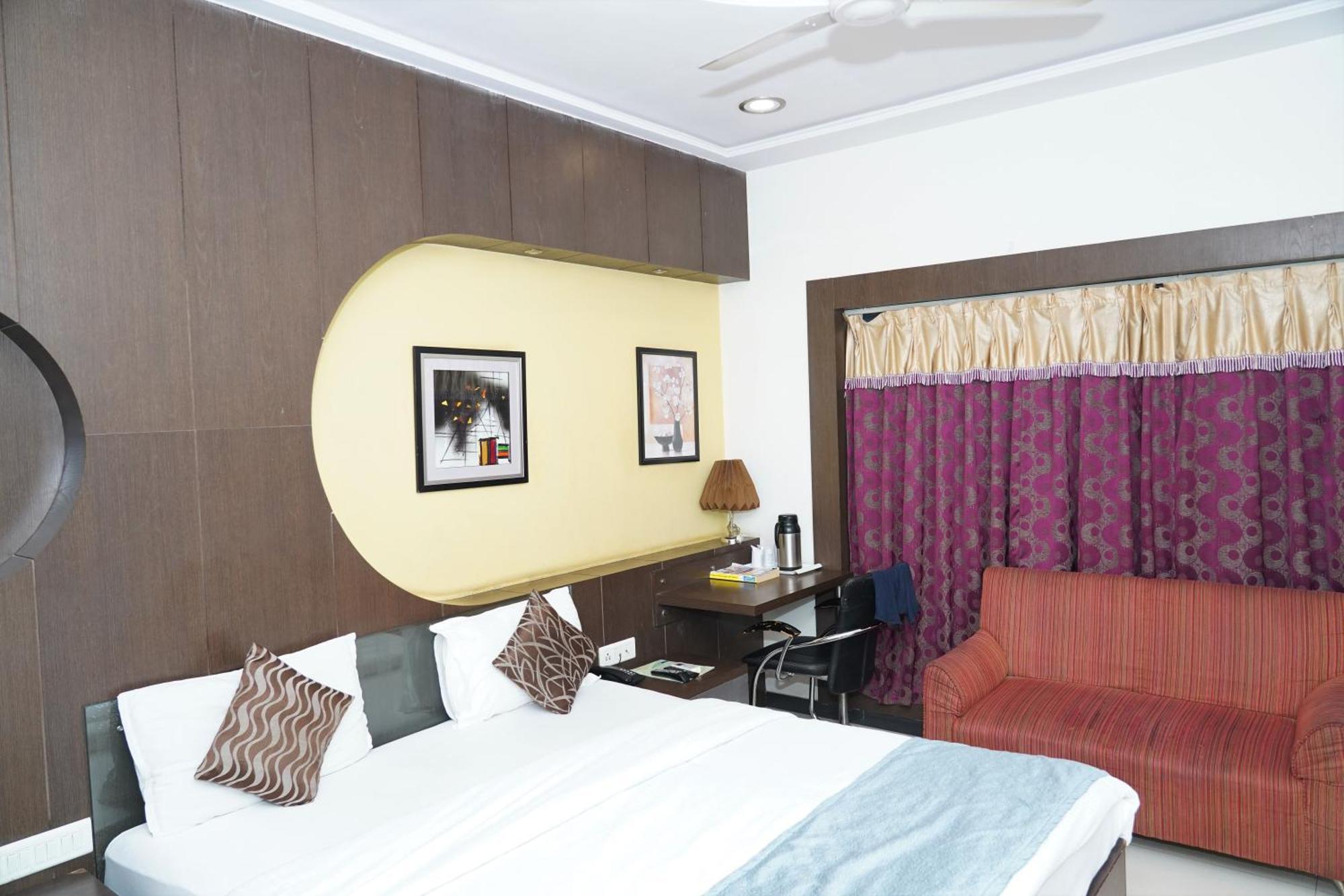 Marshall The Grand Hotel Ahmedabad Luaran gambar