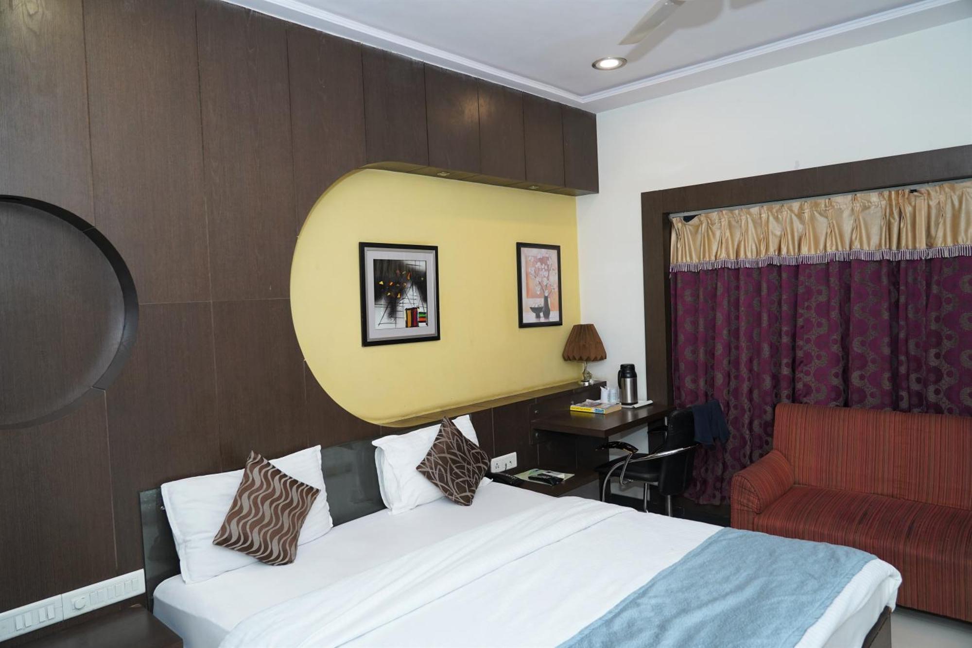 Marshall The Grand Hotel Ahmedabad Luaran gambar