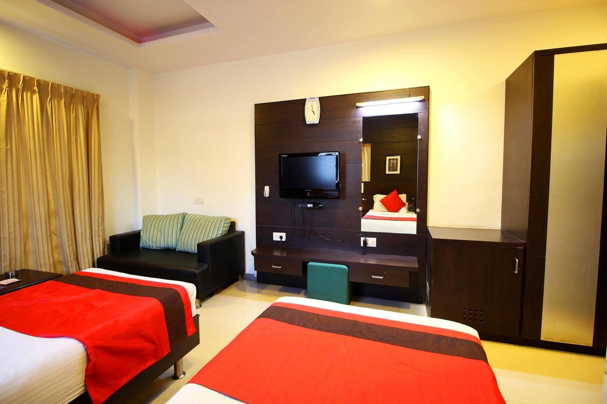 Marshall The Grand Hotel Ahmedabad Luaran gambar