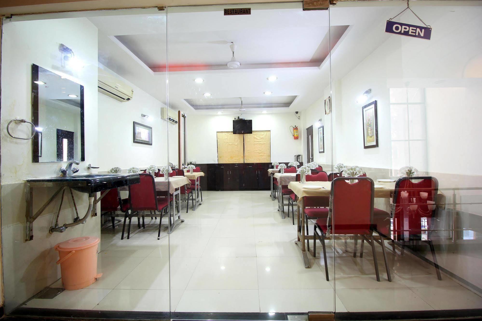 Marshall The Grand Hotel Ahmedabad Luaran gambar