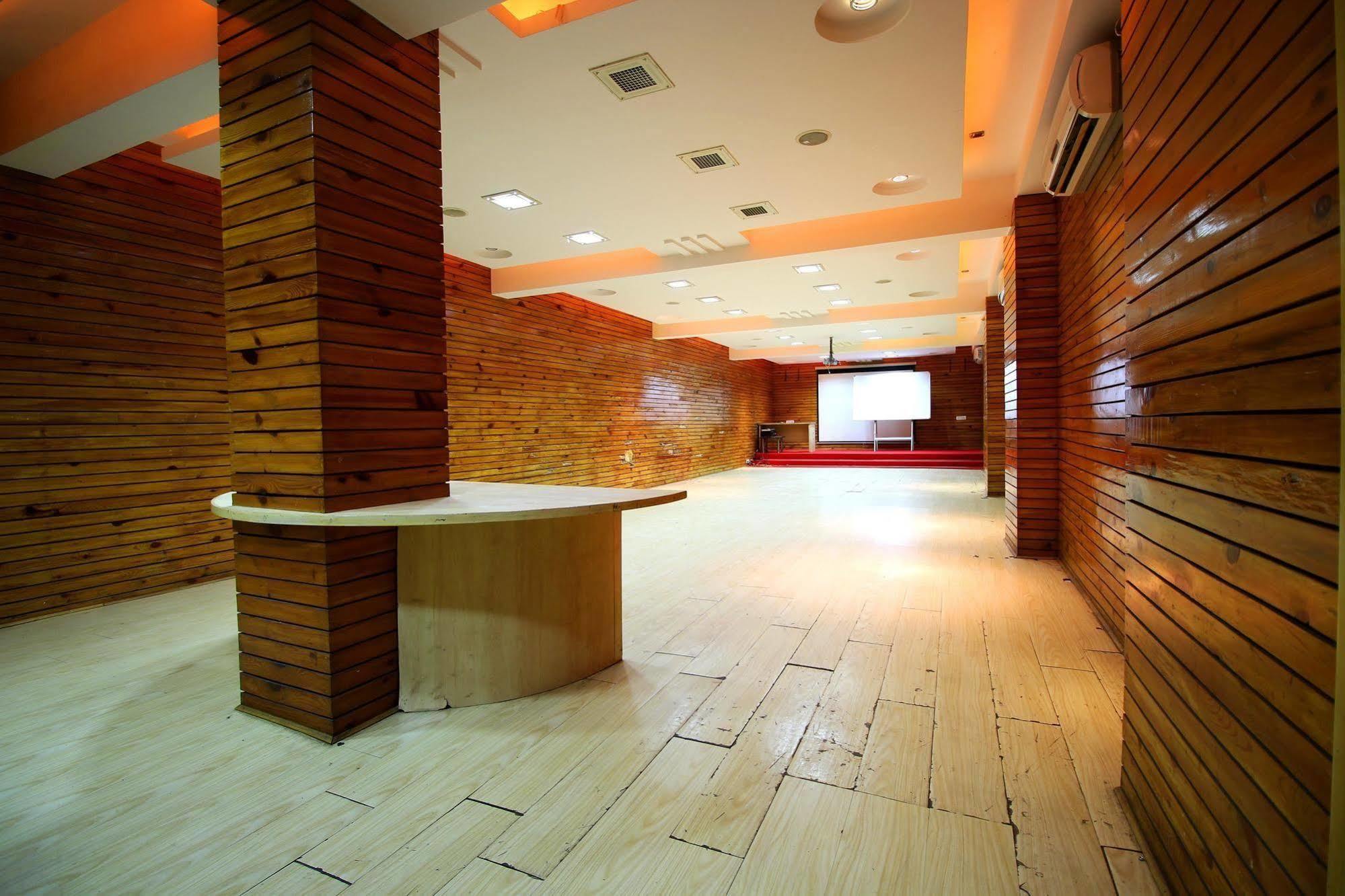 Marshall The Grand Hotel Ahmedabad Luaran gambar